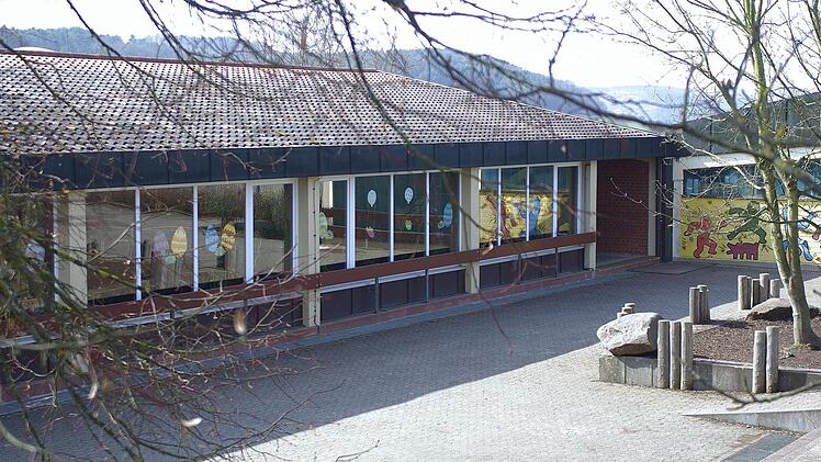 Die Schule und die Turnhalle ist mit eine der kostenintensivsten Maßnahmen, in die Fuchsstadt heuer investiert.  Foto: Winfried Ehling