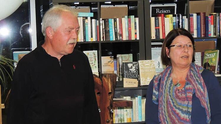 Werner Rosenzweig und Buchhändlerin Elke Reitmayer Foto: Dieter Gropp