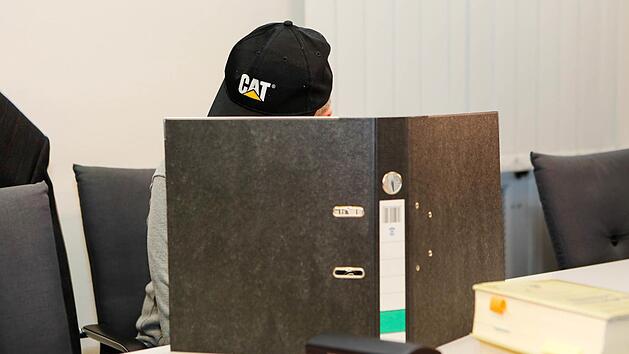 "Ich bitte um Verzeihung": Zum Ende der Beweisaufnahme entschuldigte sich Roland E. bei den Eltern der getöteten Janina.  Fotos: Matthias Hoch