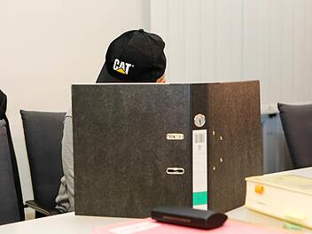 "Ich bitte um Verzeihung": Zum Ende der Beweisaufnahme entschuldigte sich Roland E. bei den Eltern der getöteten Janina.  Fotos: Matthias Hoch