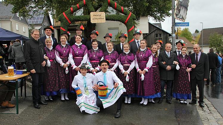 Die Trachtenkirchweih wird auch in Windheim von den jungen Leuten noch gefeiert. Veronika Schadeck