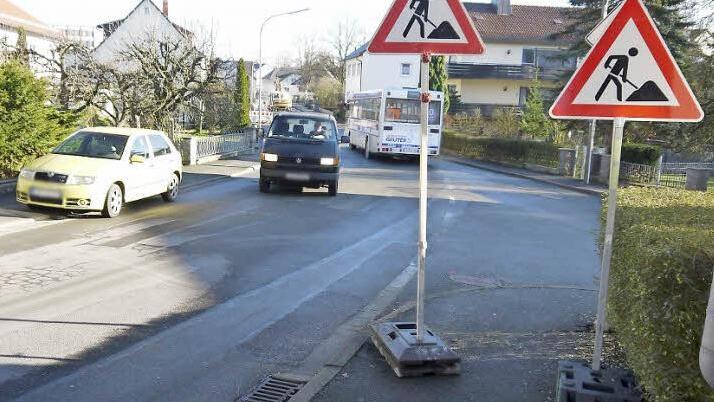 Die Sanierung der Lettenreuther Straße ist mit geschätzten Kosten von 166 000 Euro einer der dicksten Brocken, den die Gemeinde im kommenden Jahr finanziell stemmen muss. Foto: Berthold Köhler