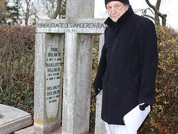 Pfarrer Hartmut Braune-Bezold: "Das Helbich-Grab wird den Mittelpunkt der neuen Anlage bilden."
