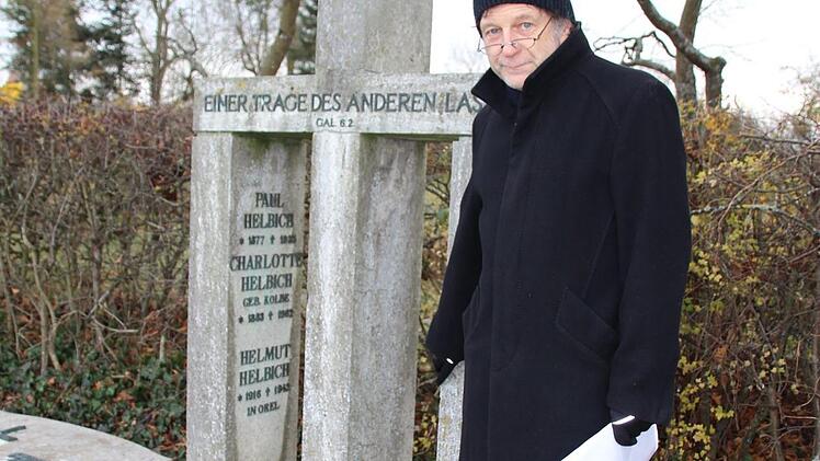 Pfarrer Hartmut Braune-Bezold: "Das Helbich-Grab wird den Mittelpunkt der neuen Anlage bilden."