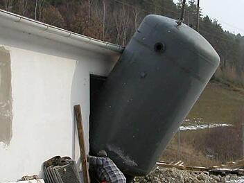 Um diese Monster von Filterkesseln in das Wasserwerk einzubringen, muss das Dach des Wasserwerkes geöffnet werden, für diese Lösung entschied sich der Bau- und Umweltausschuss. Foto: K.- H. Hofmann