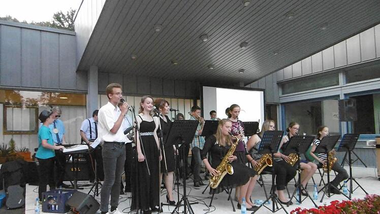 Die Schulband unter der Leitung von Andreas Kleinhenz spielte. Foto: Regina Rinke