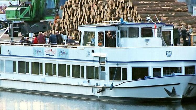Die "Mainfranken" lag am langen Wochenende im Zeiler Hafen. Mehrmals nahm sie Gäste an Bord und brachte sie nach Limbach.  Fotos: Klaus Schmitt