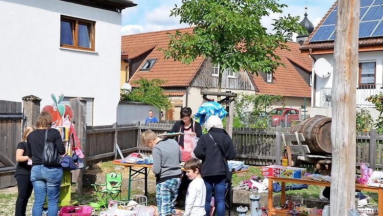 Der Kinderflohmarkt in der Schulgasse - eines der vielen Highlights im Strullendorfer Ferienprogramm
