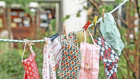 Die Maske geh&ouml;rt mittlerweile zum Alltag. Foto: Mascha Brichta/dpa