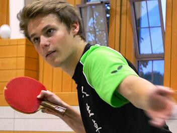 Nico Pfrenzinger war einmal mehr nicht zu bezwingen. Sein TV Etwashausen gewann das Spiel der 1. Bezirksliga Jungen in Arnshausen mit 8:5. Foto: Krumpholz