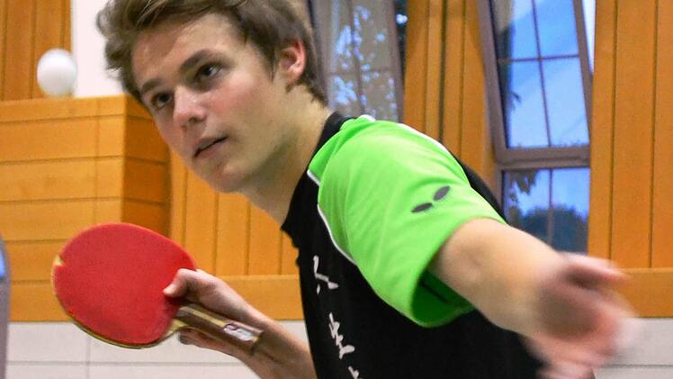 Nico Pfrenzinger war einmal mehr nicht zu bezwingen. Sein TV Etwashausen gewann das Spiel der 1. Bezirksliga Jungen in Arnshausen mit 8:5. Foto: Krumpholz