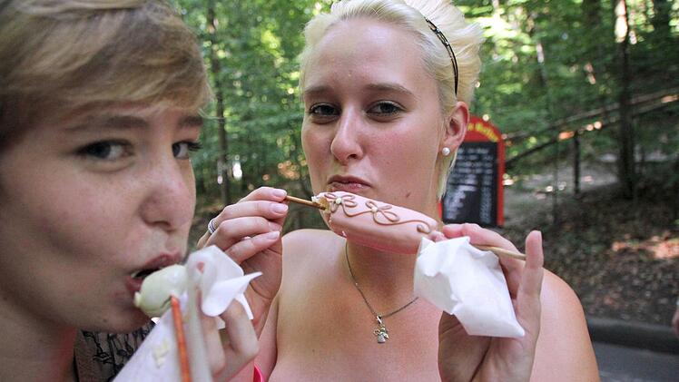 Auf dem Annafest kann man es sich schmecken lassen. Fotos: Josef Hofbauer