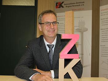 Geschäftsführer Hendrik Montag-Schwappacher verlegt seinen Arbeitsplatz vom Rathaus zum Loewe-Gelände . Foto: Veronika Schadeck