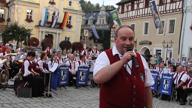 Thomas Besand entpuppte sich einmal mehr als Tausendsassa - bei der Serenade trat er als Dirigent und Moderator auf