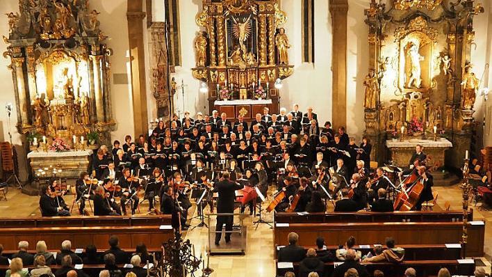 Der philharmonische Chor bei einem seiner Auftritte in St. Magdalena Foto: privat