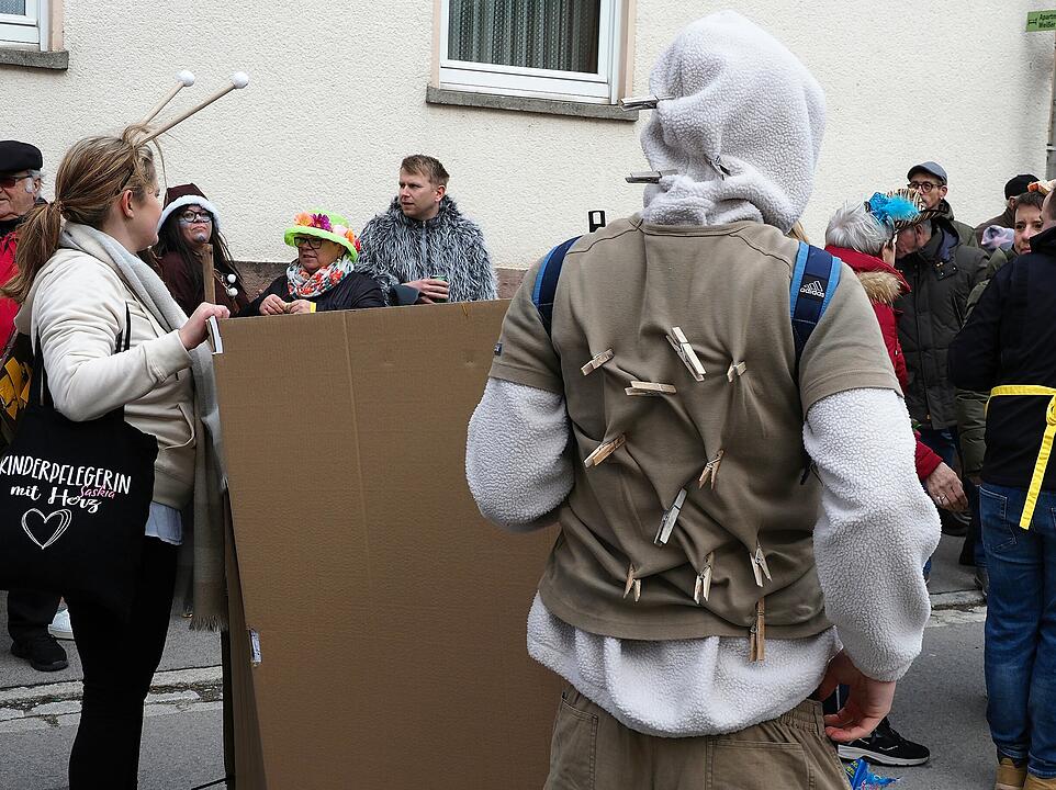 Mit vielen Fuß- und Musikgruppen