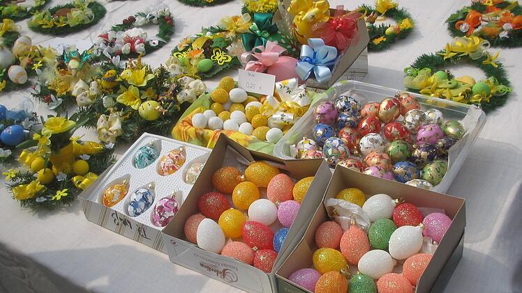 Vom bunten Glas-Osterei bis zum Türkranz: Die Auswahl ist riesig.