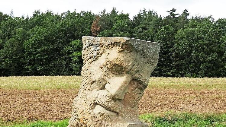Elias Namen (Syrien): Skulptur "Unvollendeter Traum" bei Pödeldorf Foto: p