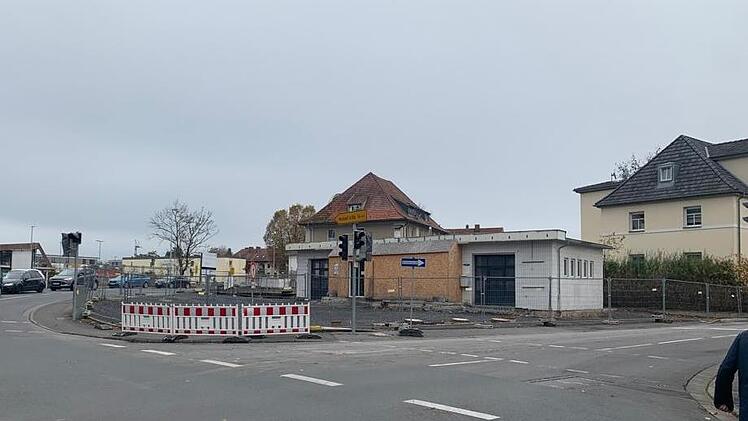 An der Ecke Callenberger Straße/Kanonenweg  wird eine neue Tankstelle gebaut.