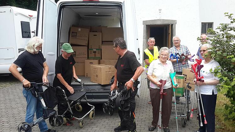An der Friedenskirche startete vor ein paar Tagen ein weiterer Hilfstransport in Richtung Afghanistan. Das routinierte Team der freiwilligen Helfer ist mittlerweile hervorragend eingespielt. Das Verladen der Güter klappte erneut wie am Schnürchen.