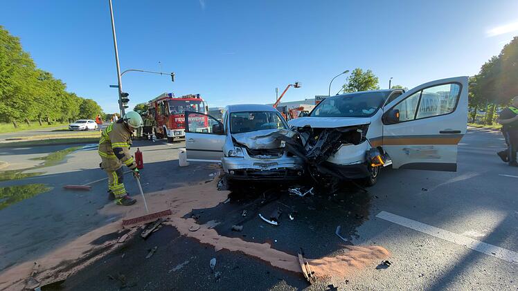 Schwerer Verkehrsunfall mit drei Verletzten in Bayreuth