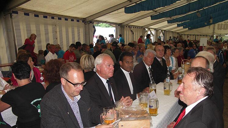Die Ehrengäste mit Landrat Meißner (links)