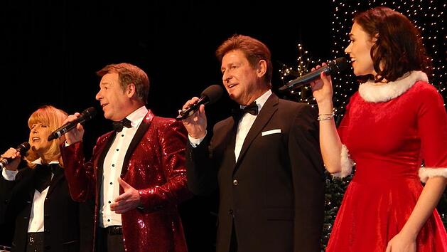 Lena Valaitis, Patrick Lindner, Rainer Ludwig und Hellen-Swantje Wecker (von links) als Gesangsquartett Foto: Horst Wunner