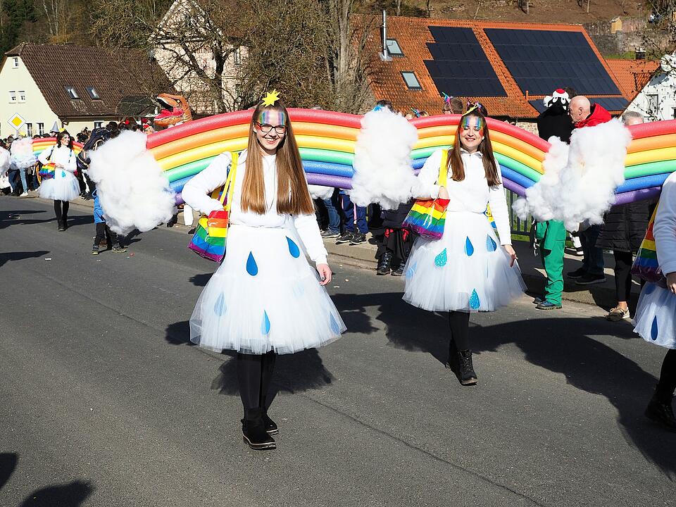 Buntes Faschingstreiben lockte tausende Besucher an.