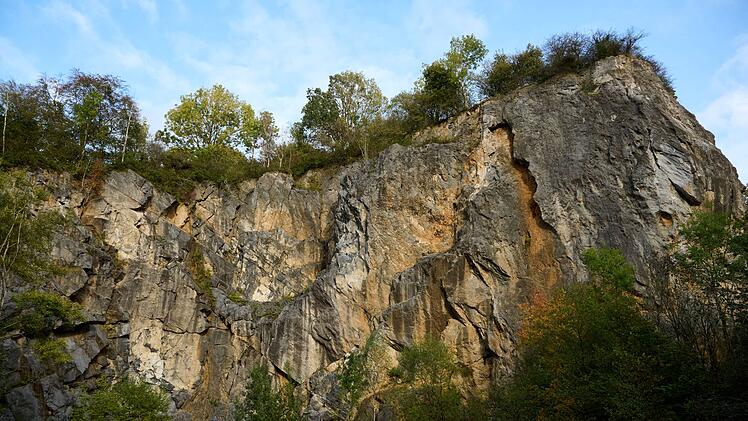 21-J&auml;hrige st&uuml;rzt 15 Meter in die Tiefe und stirbt