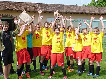 Wie in den Vorjahren gewann auch heuer die Jakob-Kaiser-Realschule das schulartenübergreifende Fußballturnier in Hammelburg. Foto: Heil