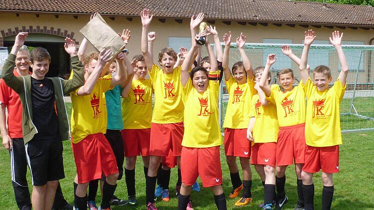 Wie in den Vorjahren gewann auch heuer die Jakob-Kaiser-Realschule das schulartenübergreifende Fußballturnier in Hammelburg. Foto: Heil