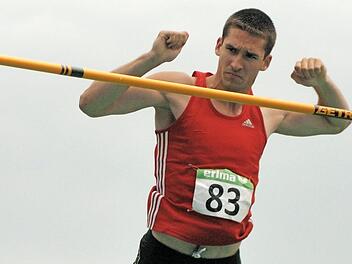 Andre Zahl trumpfte bei den bayerischen Mehrkampf-Meisterschaften auf und holte sich auch dank seiner Leistung im Stabhochsprung den Titel bei den U23-Junioren. Foto: Peter Müller