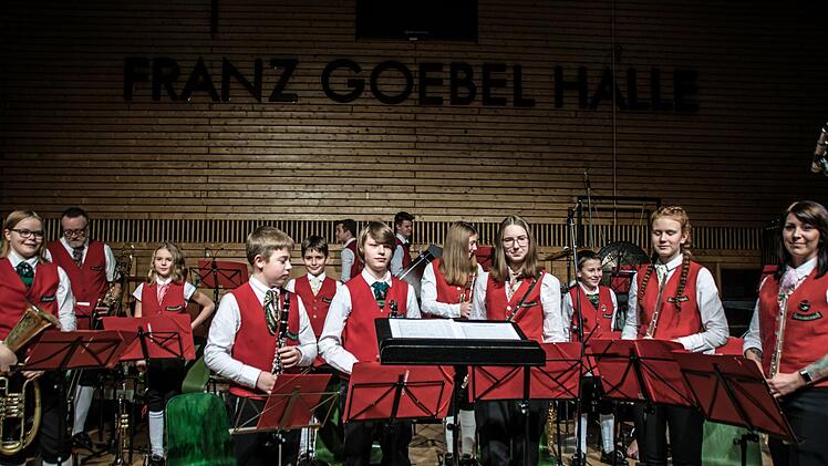Impressionen vom Weihnachtskonzert mit dem Jugendorchester und dem Musikverein Stadt Rödental in der fast ausverkauften Franz-Goebel-Halle.Foto: Jochen Berger