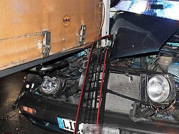 Der Fahrer des VW-Golf blieb unverletzt. Foto: Thomas Heuchling