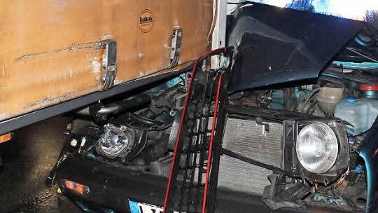Der Fahrer des VW-Golf blieb unverletzt. Foto: Thomas Heuchling