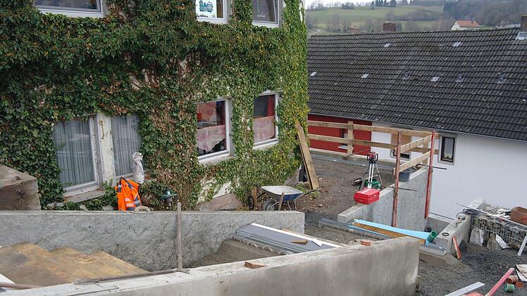 Die Treppenanlage am Josefsheim soll noch in diesem Jahr fertig sein, ab Januar kommen die Geländer. Foto: Stephanie Elm