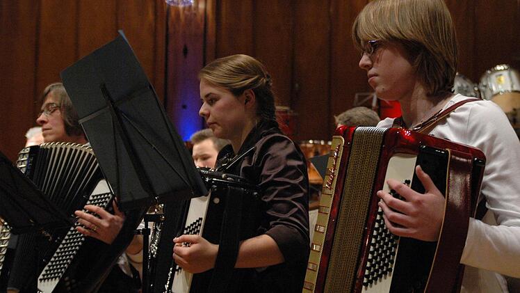 Das Akkordeonensemble der Musikschule (Leitung Michael Lukaszczyk) durfte beim Elternkonzert des JMK nicht fehlen.