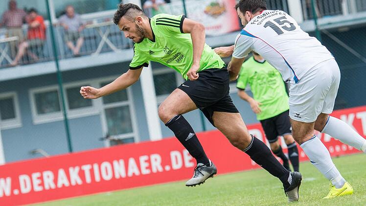 Christian Auner läuft Sascha Korpilla davon.