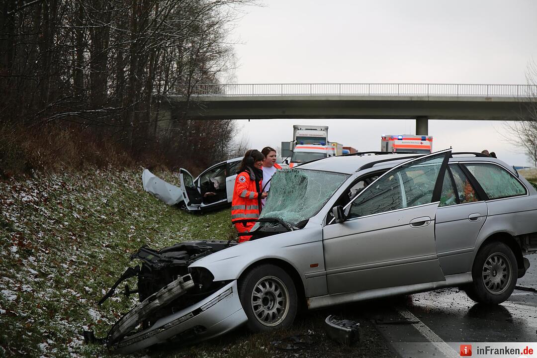 Frontalkollision auf B15 bei Döhlau