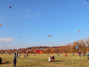 "Bei uns in Adelsdorf ist halt immer was los!" - Das bunte Treiben auf den Aischwiesen zeigt, wie man mit einfachen Mitteln für Jung und Alt ein richtiges Erlebnis schafft.J. Blum