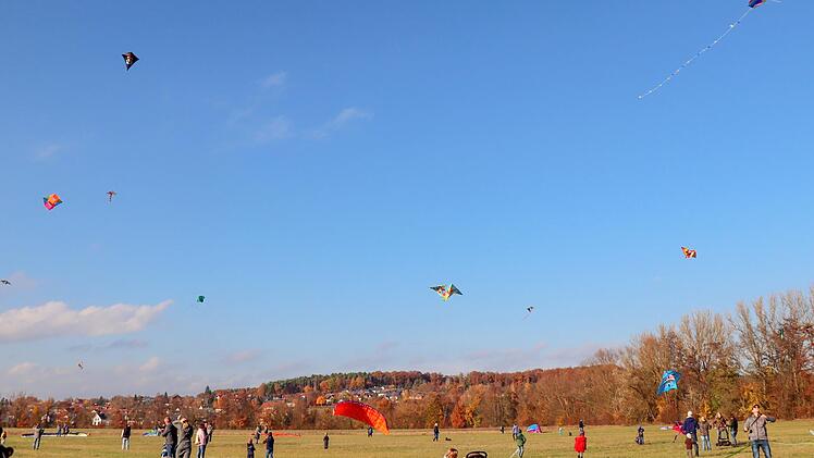 "Bei uns in Adelsdorf ist halt immer was los!" - Das bunte Treiben auf den Aischwiesen zeigt, wie man mit einfachen Mitteln für Jung und Alt ein richtiges Erlebnis schafft.J. Blum