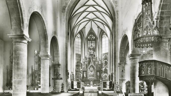 Bis zum 2. Weltkrieg stand in der Stadtpfarrkirche ein neugotischer Altar. Darin befanden sich die Marientodtafel und das Predellabild.  Foto: Stadtarchiv Münnerstadt