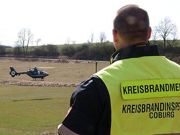 Zu viel für eine Hand voll Ehrenamtliche: Großaktionen entlang der ICE-Neubaustrecke - wie diese Übung anfang März - überfordern die Führungskräfte der Feuerwehren im Coburger Land. Foto: Christoph Winter