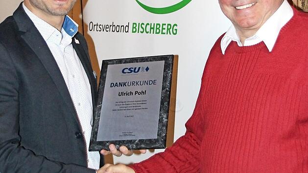 Ulrich Pohl erhielt eine Dankesurkunde f&uuml;r sein langj&auml;hriges Engagement f&uuml;r die CSU. Foto: Philip Frank