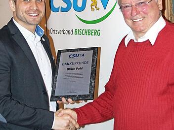 Ulrich Pohl erhielt eine Dankesurkunde f&uuml;r sein langj&auml;hriges Engagement f&uuml;r die CSU. Foto: Philip Frank