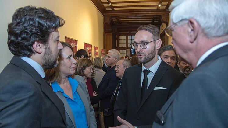 Daniel Heß (Mitte) Im Gespräch mit portugiesichen Parlamentariern und eem deutschen Botschafter in Lissabon  Christof weil (rechts). Rudolf Hein