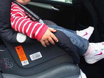 Betrunkene Frau f&auml;hrt in "Schlagenlinien" mit Kind (1) im Auto