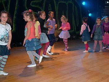 Mit Begeisterung bei der Turngala des TV Sand mit dabei waren die "Zappel-Kids" - alle zwischen vier und acht Jahren.
