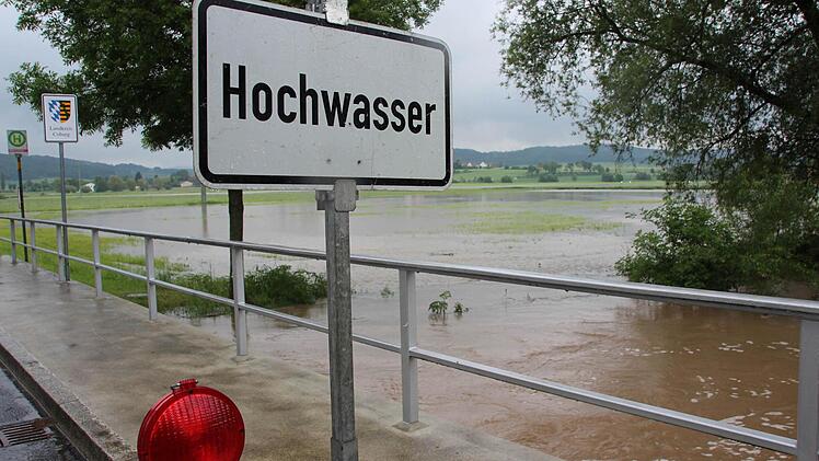 Kein Durchkommen mehr gibt es für Autos an der Brücke bei Hemmendorf. Foto: Eckehard Kiesewetter