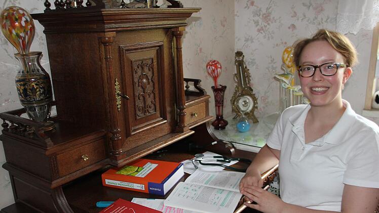 Die angehende Medizinerin Sophia Schirmer mag ihre Unistadt München. Doch ihr Herz hängt an ihrer Heimat  Pressig. Deshalb hat sie beschlossen, später im Landkreis zu praktizieren. Foto: Veronika Schadeck